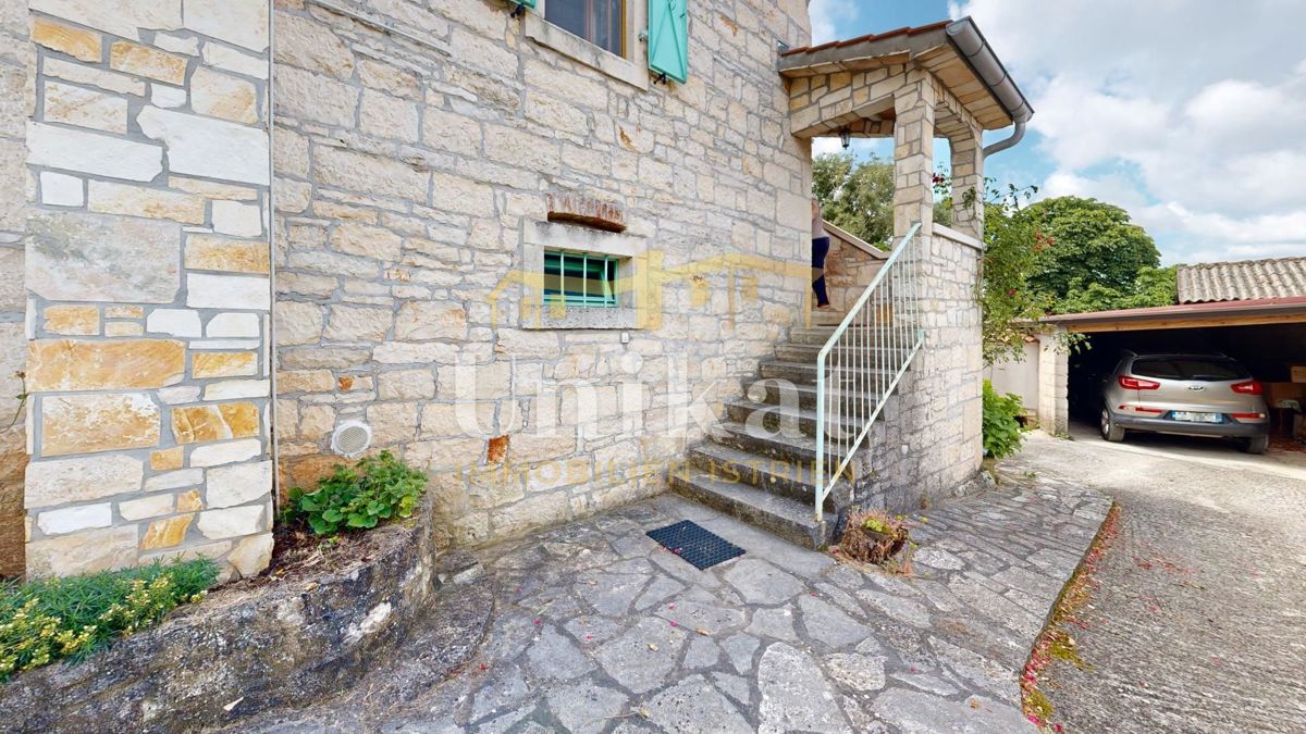 Prenovljena kamnita hiša